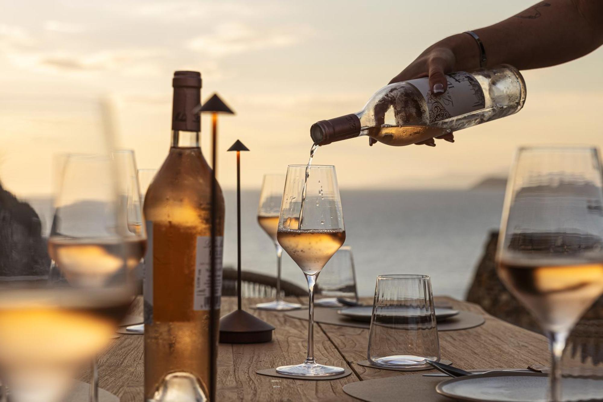 Yfes Hotell Kíthnos Exteriör bild