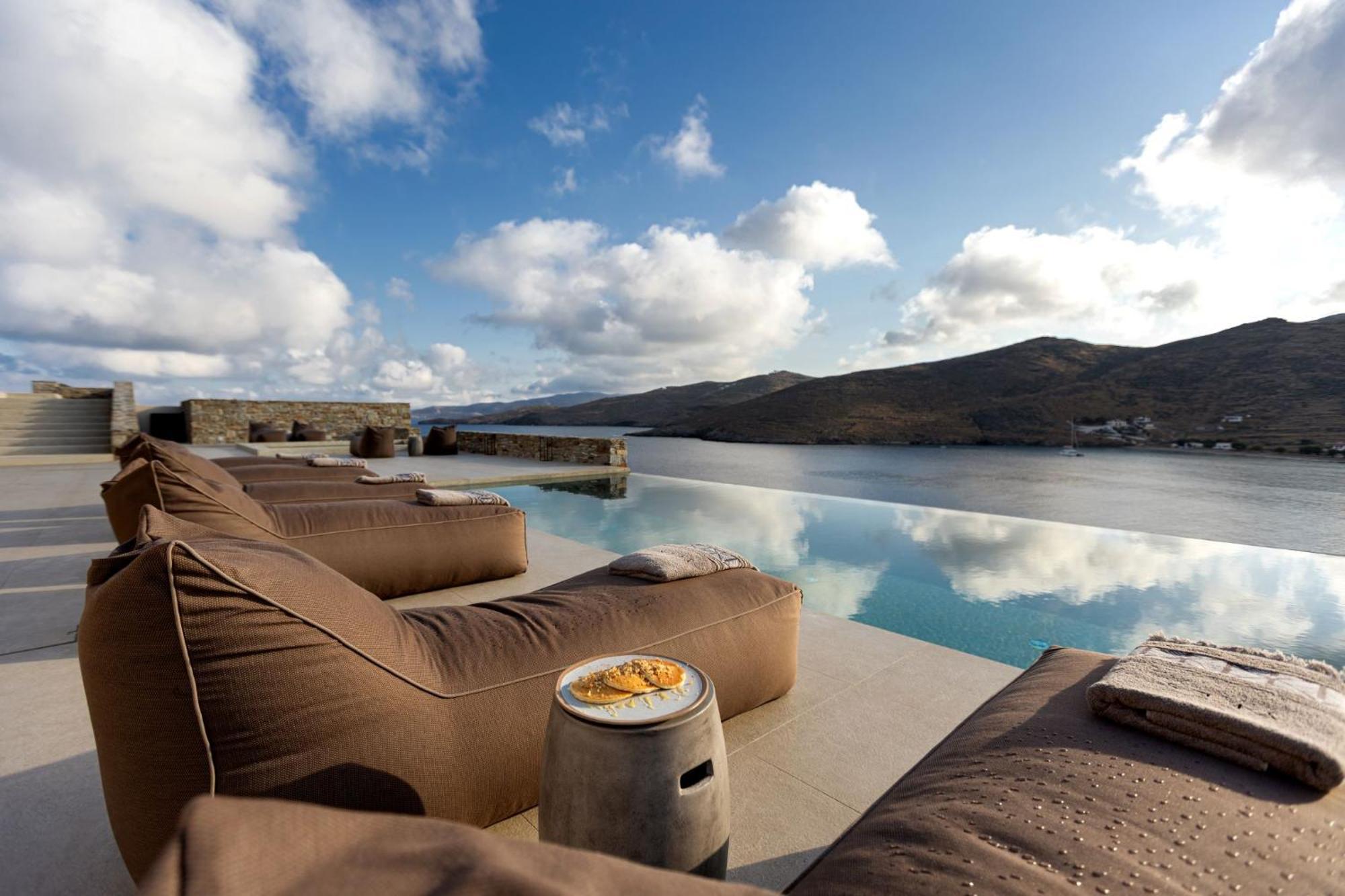 Yfes Hotell Kíthnos Exteriör bild