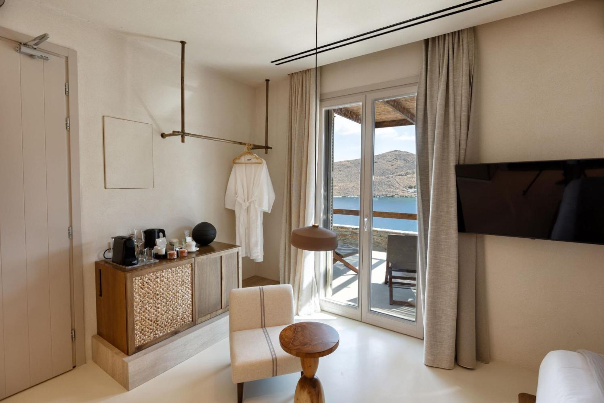 Yfes Hotell Kíthnos Exteriör bild